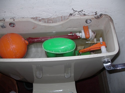 The fixed toilet cistern