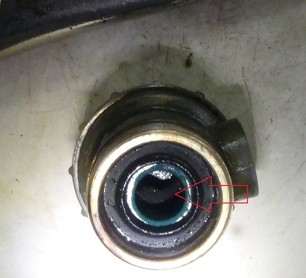 You can just see the bit of washer keeping the valve just open